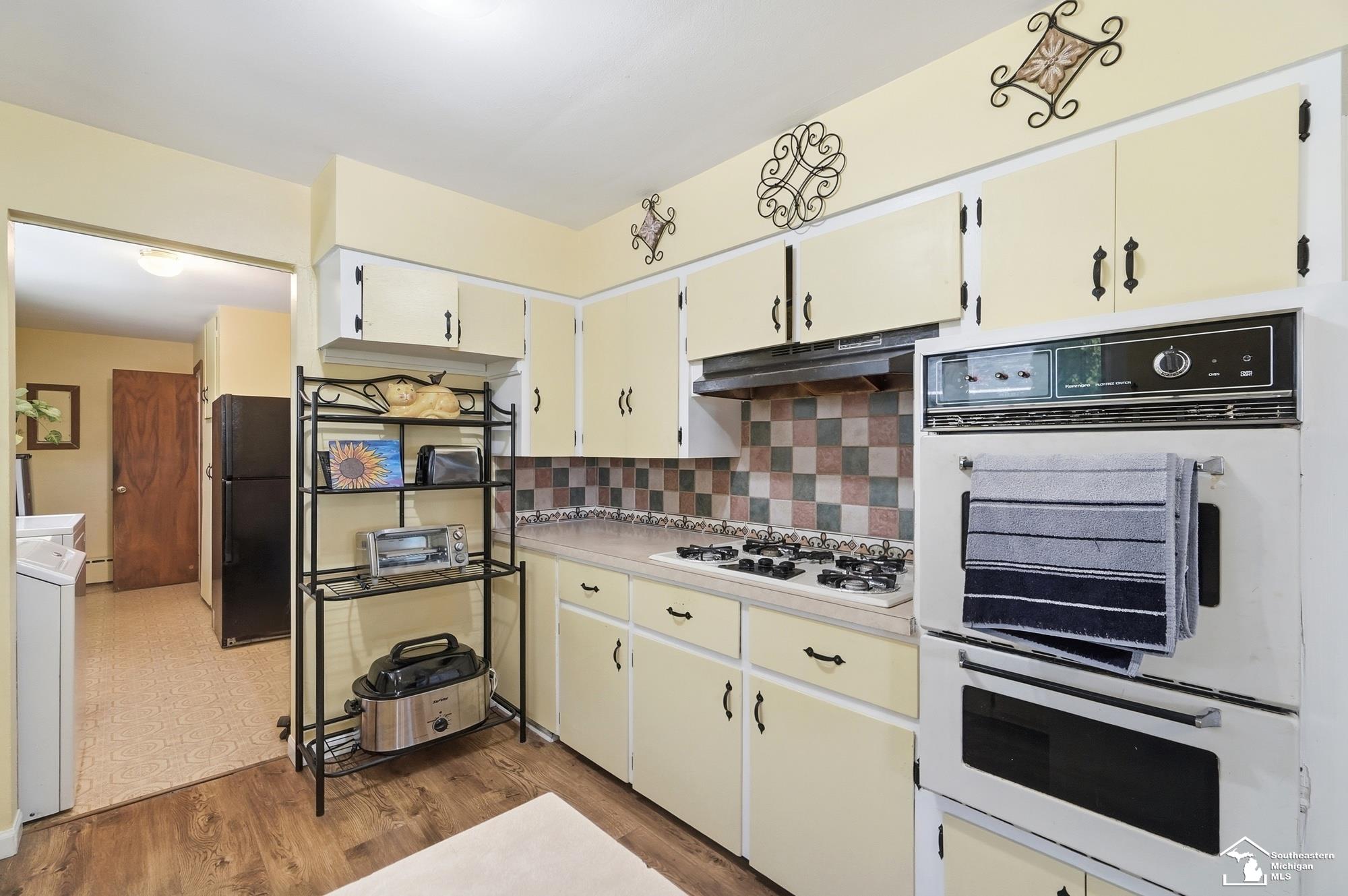 904 Custer Street Monroe, MI 48161 - Photo 18 of 42 50213237-70995908-d7d8-4d09-aa89-236de22df225.JPG