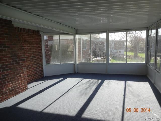 71 Foxboro Drive Rochester, MI 48309 - Photo 8 of 16 DSC03939.jpg