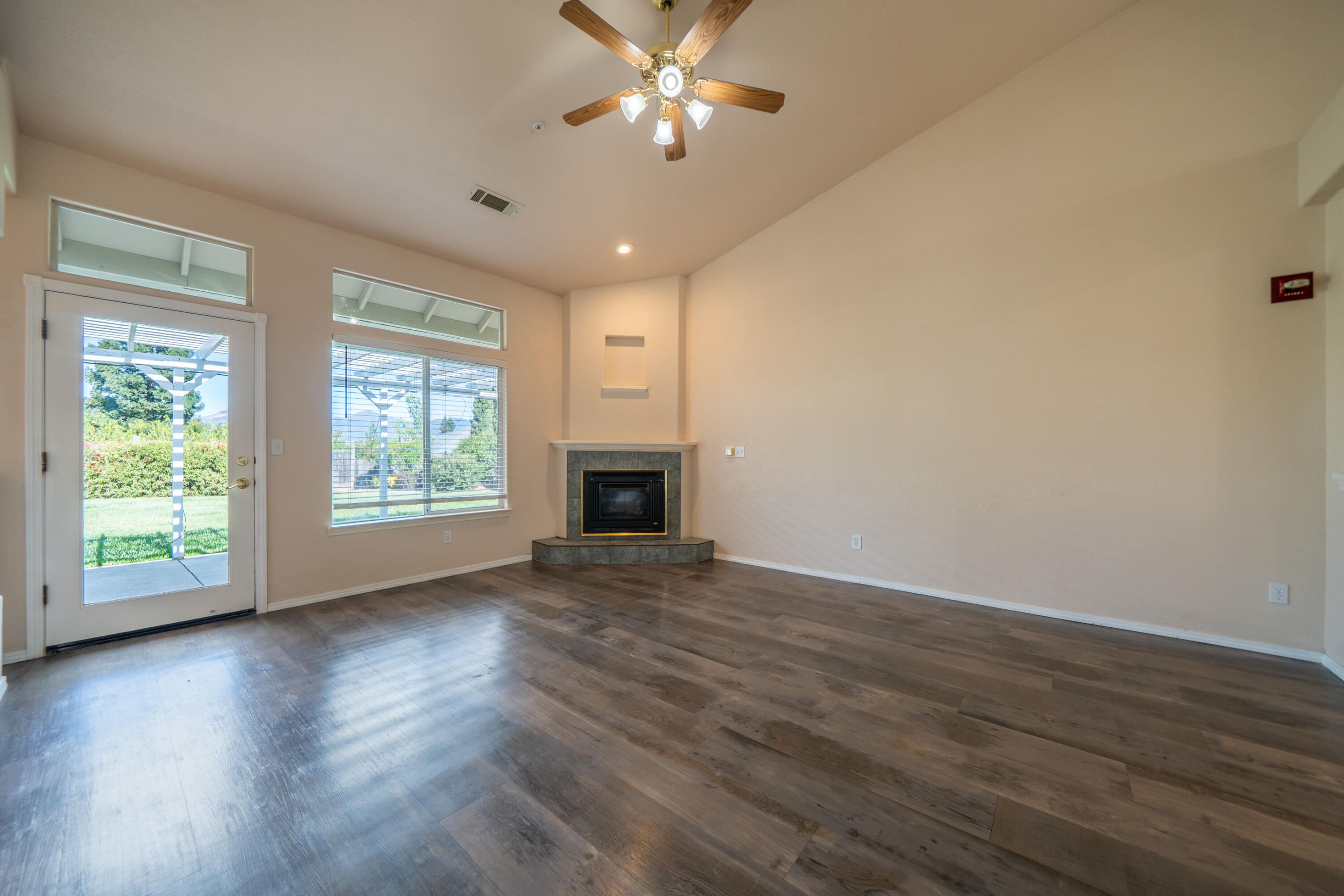 3438 Showboat Court Redding, CA 96003 - Photo 11 of 63 3438 Showboat Ct-11