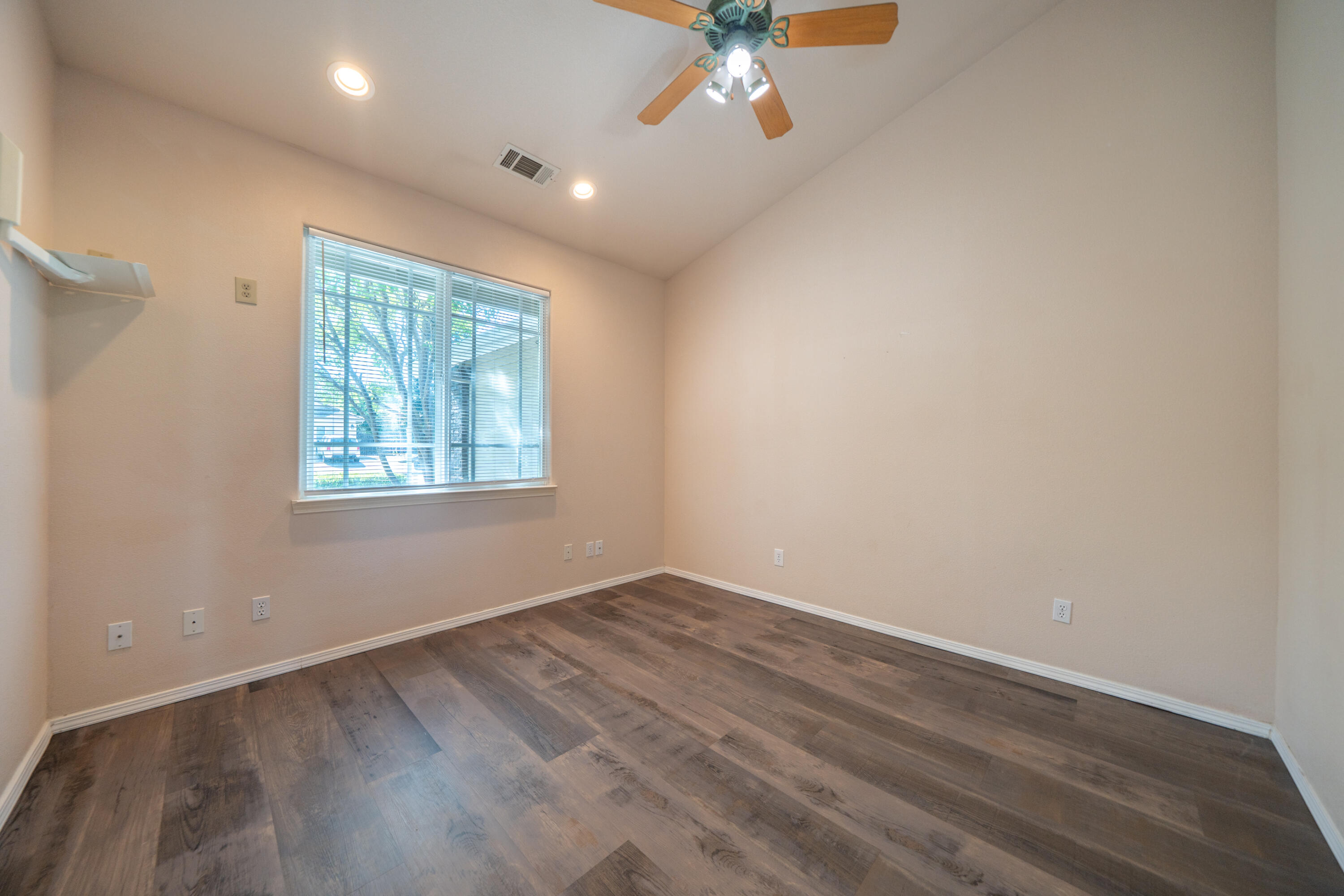 3438 Showboat Court Redding, CA 96003 - Photo 22 of 63 an empty room with a window