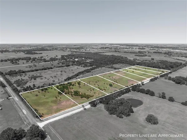 a view of a tennis court