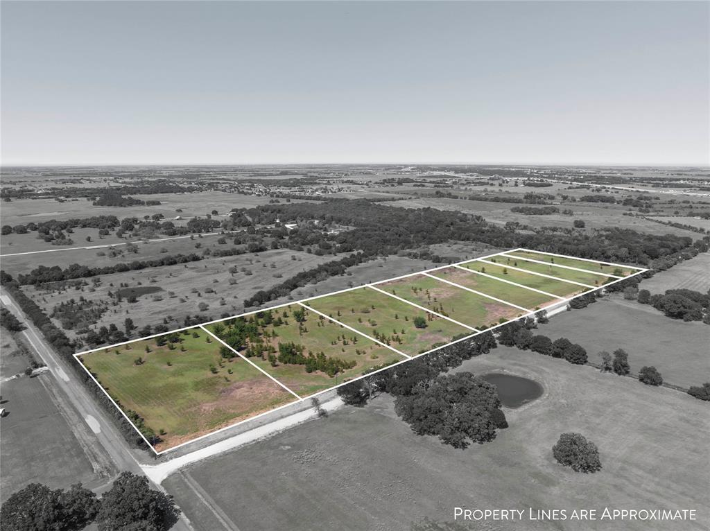 a view of a tennis court