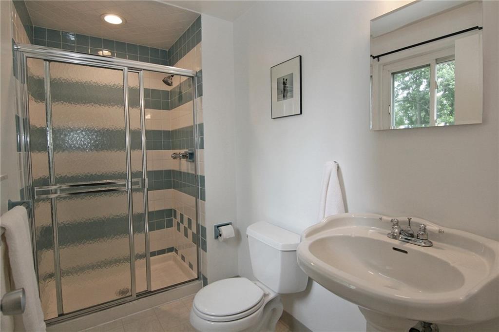 538 Center Church Road Canonsburg, PA 15317 - Photo 16 of 25 The Master bath is fresh and crisp!