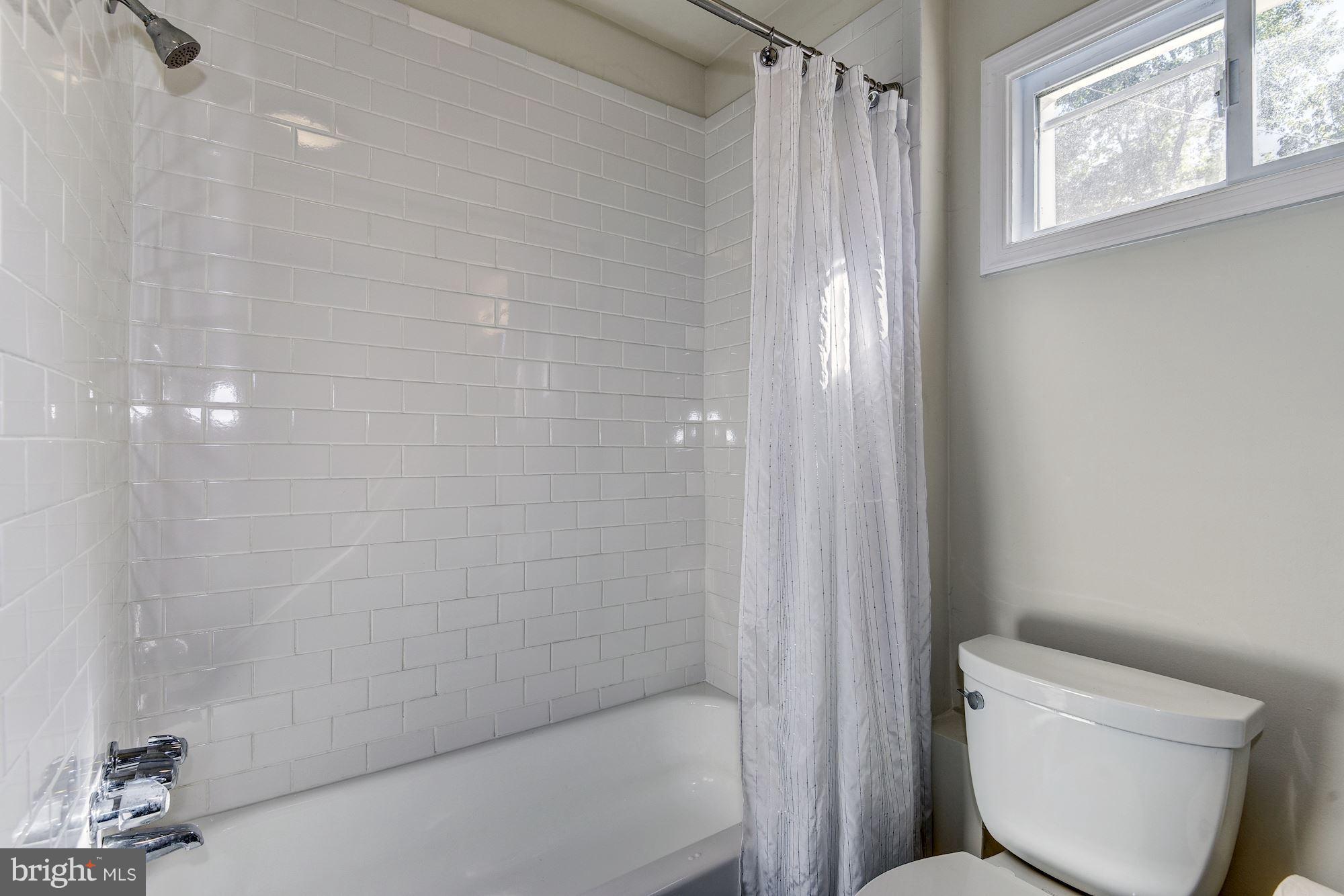 908 Pendleton Street Alexandria, VA 22314 - Photo 12 of 22 a bathroom with a toilet and a shower