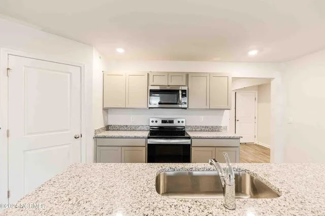 $322,990 | 414 Oak Knl Drive, Unit LOT 46, Jacksonville, NC 28540