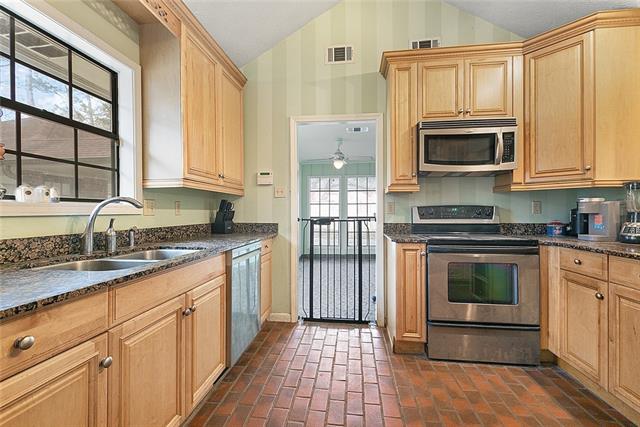 387 Cross Gates Boulevard Slidell, LA 70461 - Photo 9 of 22