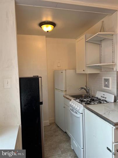 1121 Arlington Boulevard, Unit 947 Arlington, VA 22209 - Photo 9 of 11 a kitchen with a refrigerator and a stove
