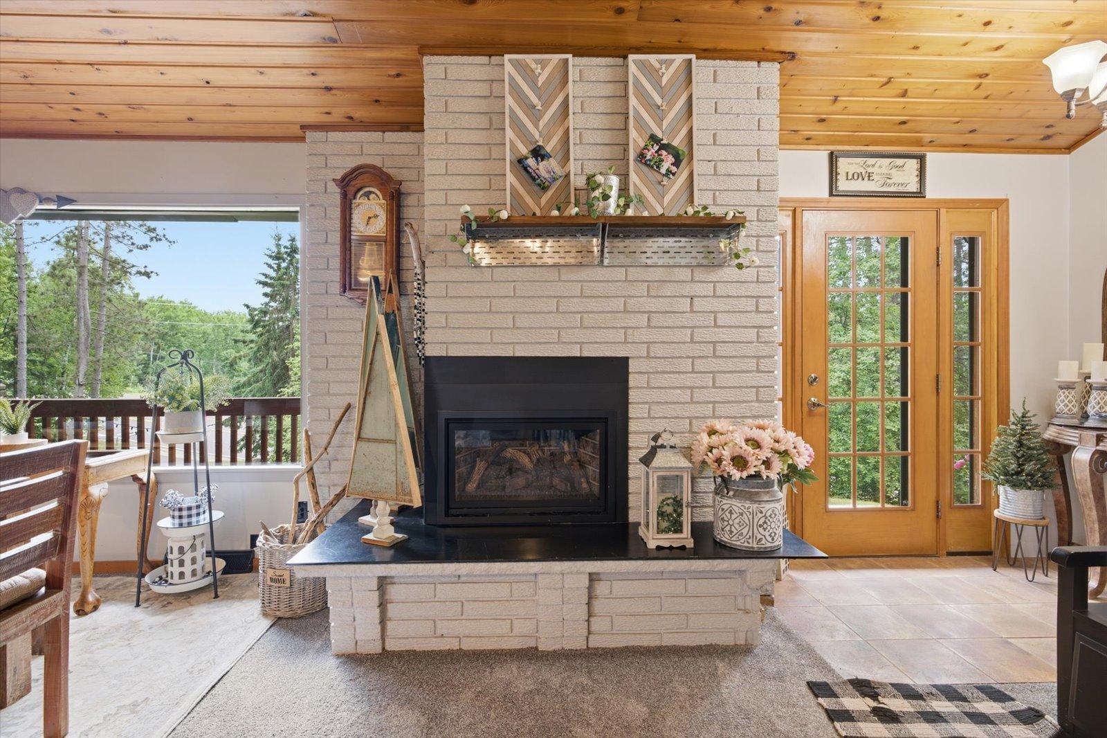 2016 Rice Lake Road Duluth, MN 55811 - Photo 9 of 47
