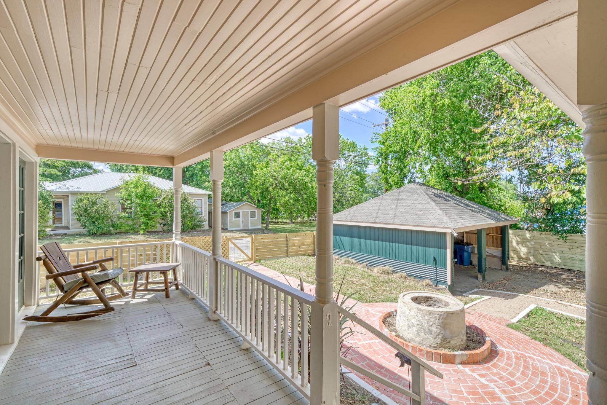 806 East Main Street Bellville, TX 77418 - Photo 35 of 38 a balcony with furniture and garden