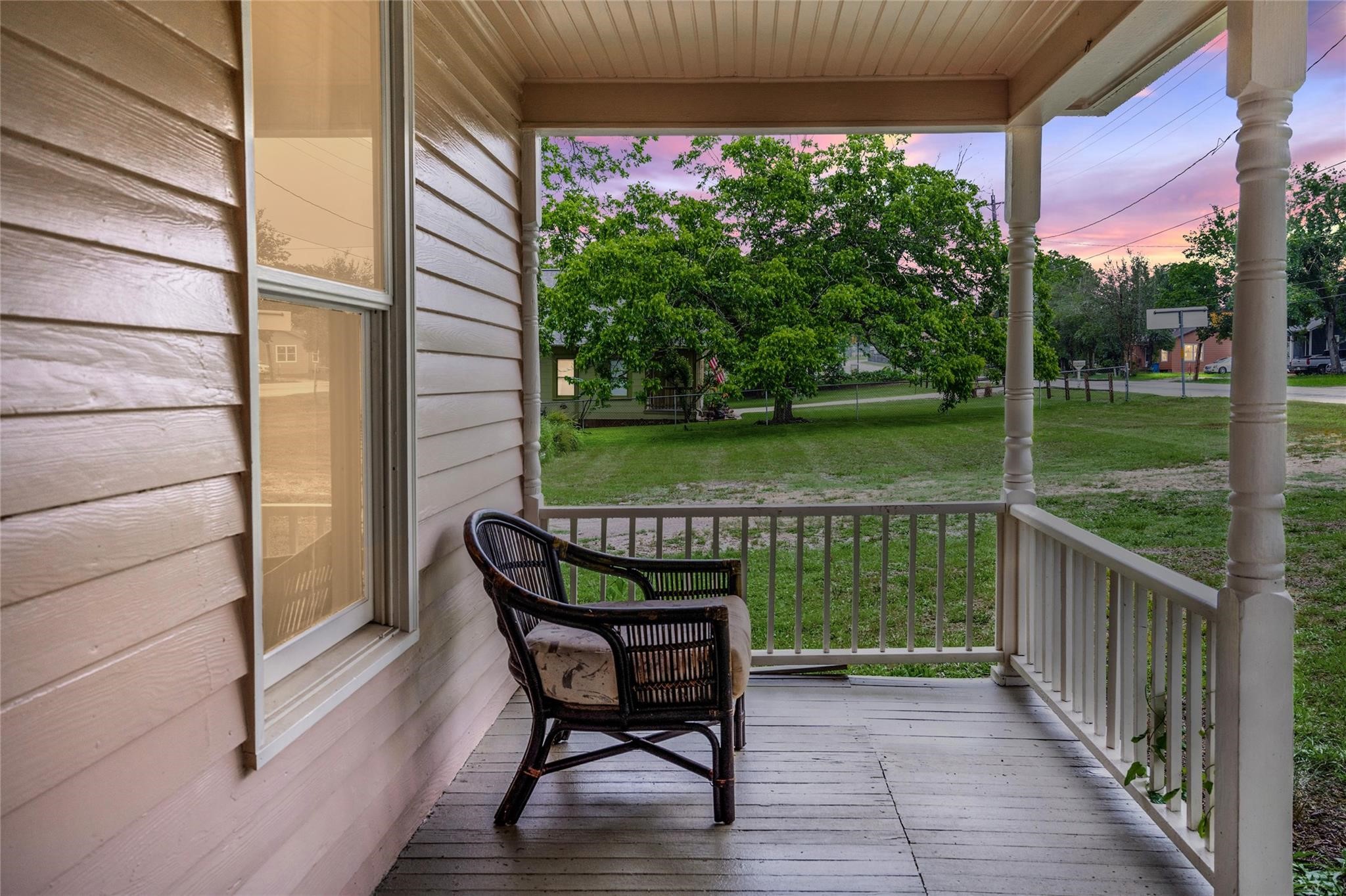 806 East Main Street Bellville, TX 77418 - Photo 4 of 38 a view of a chairs and table in the balcony