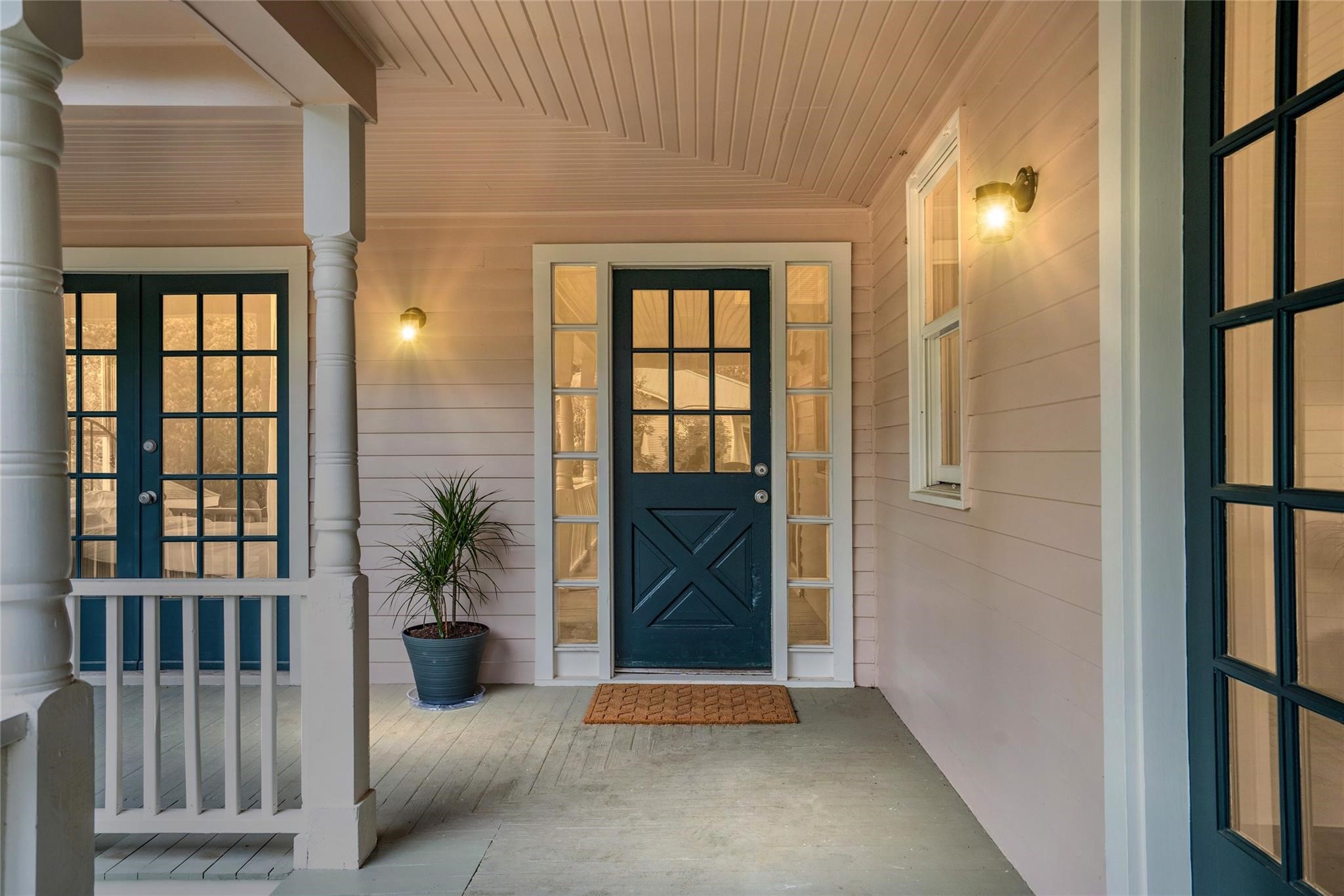 806 East Main Street Bellville, TX 77418 - Photo 5 of 38 an entryway with wooden floor and windows