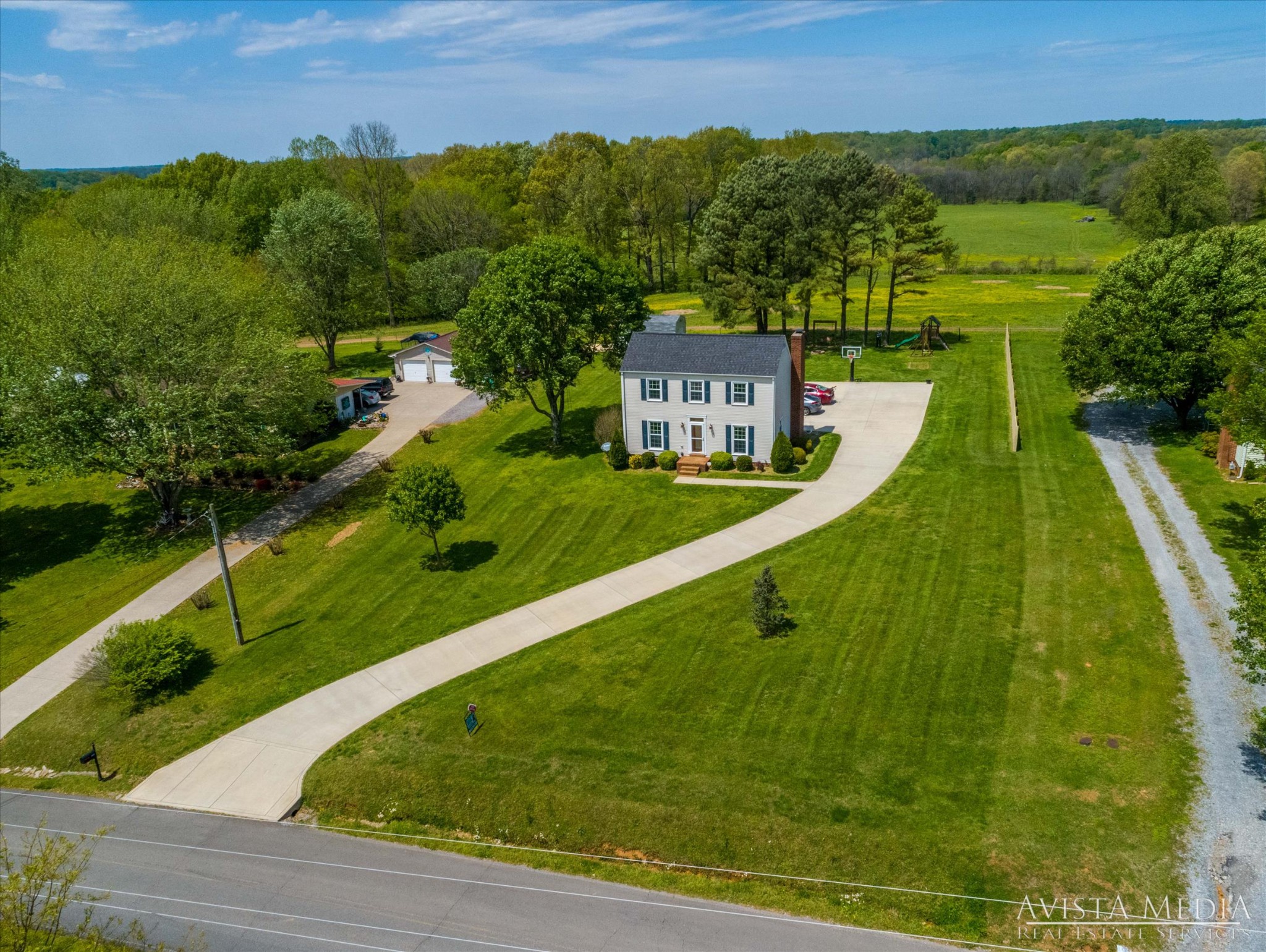 6348 Gum Station Road Springfield, TN 37172 - Photo 2 of 19 a view of a house with a yard