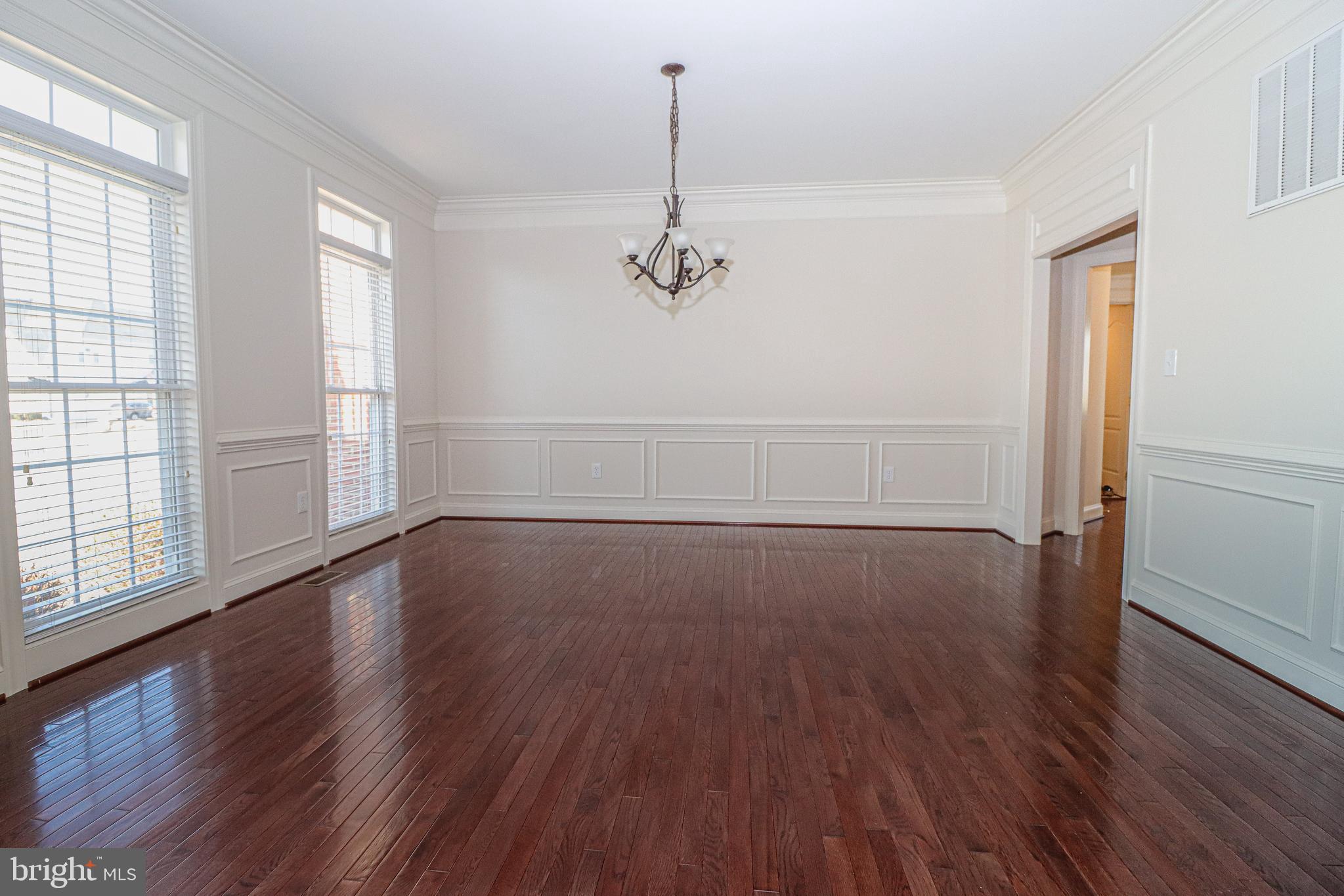 43471 Mountcastle Drive Chantilly, VA 20152 - Photo 15 of 79 Beautiful Mouldings