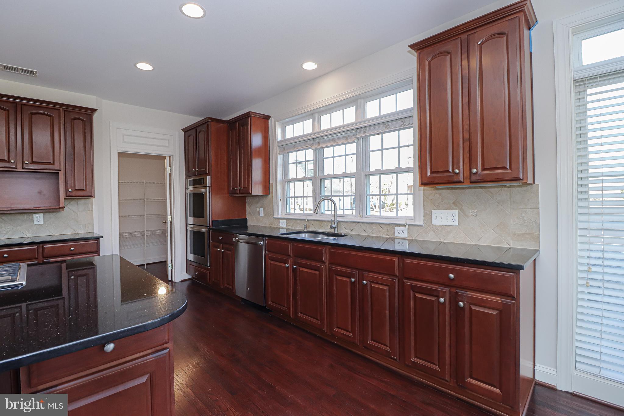 43471 Mountcastle Drive Chantilly, VA 20152 - Photo 18 of 79 Granite Countertops