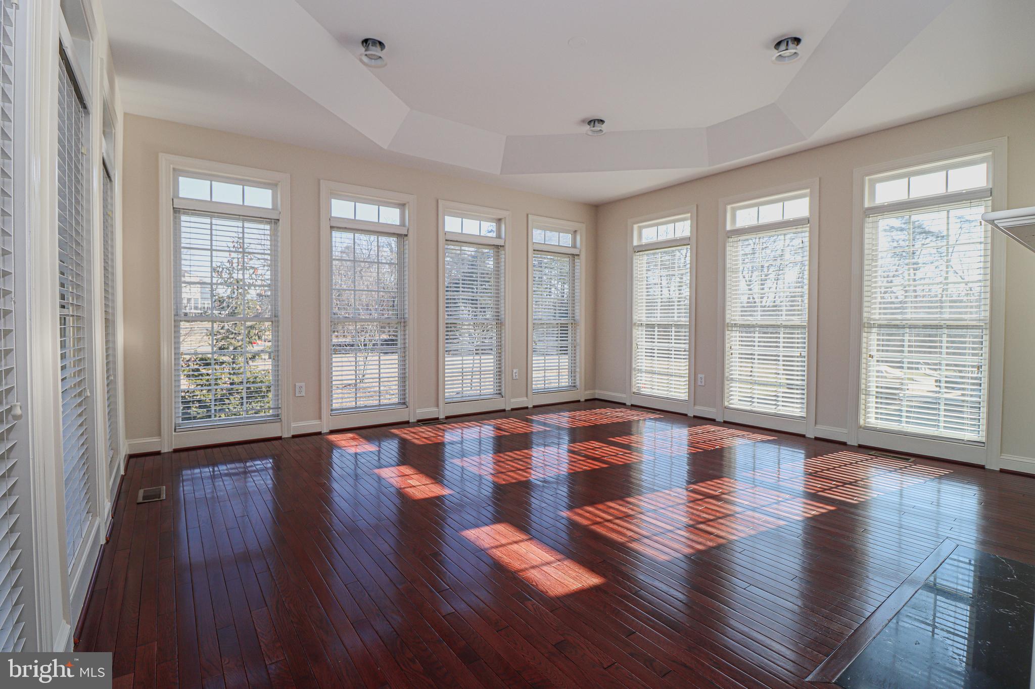 43471 Mountcastle Drive Chantilly, VA 20152 - Photo 31 of 79 Bright Sunroom