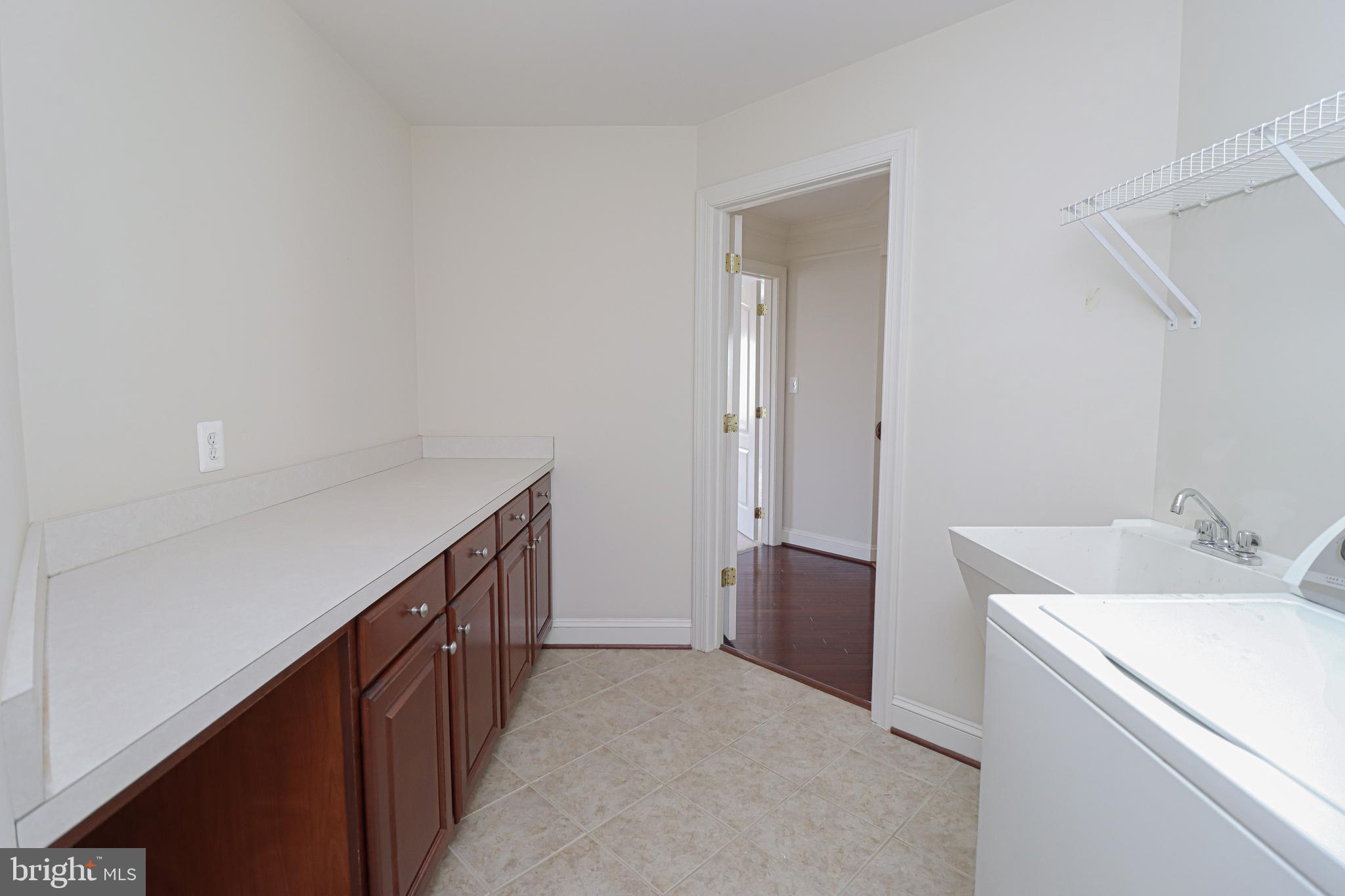 43471 Mountcastle Drive Chantilly, VA 20152 - Photo 51 of 79 Upper Level Laundry