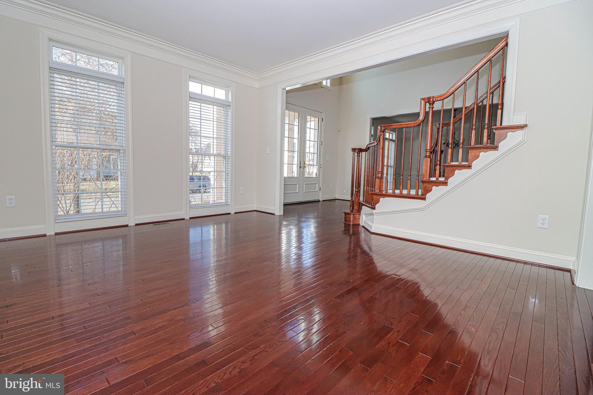 43471 Mountcastle Drive Chantilly, VA 20152 - Photo 8 of 79 Living Room