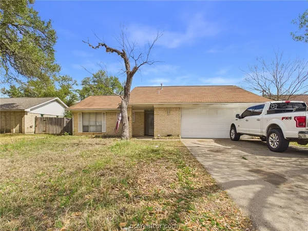$1,700 | 1813 Langford Street, College Station, TX 77840