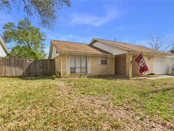 $1,700 | 1813 Langford Street, College Station, TX 77840