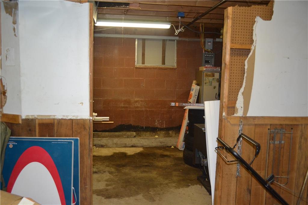 138 Mowl Road Washington, PA 15301 - Photo 18 of 43 a view of walk in closet