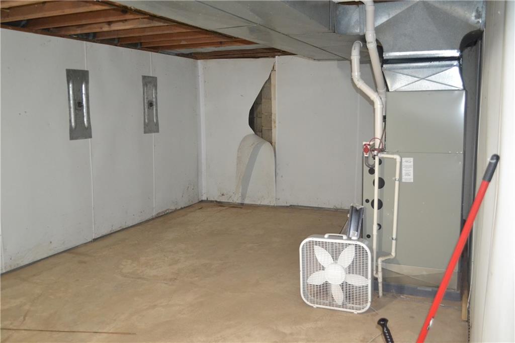 138 Mowl Road Washington, PA 15301 - Photo 19 of 43 a view of a room with gym equipment