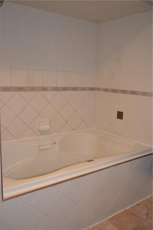 138 Mowl Road Washington, PA 15301 - Photo 25 of 43 a close up of a bathtub