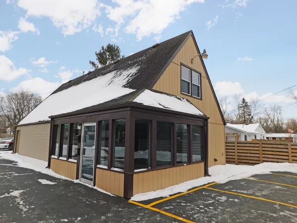 $1,200 | 625 North Blackhawk Boulevard, Rockton, IL 61072