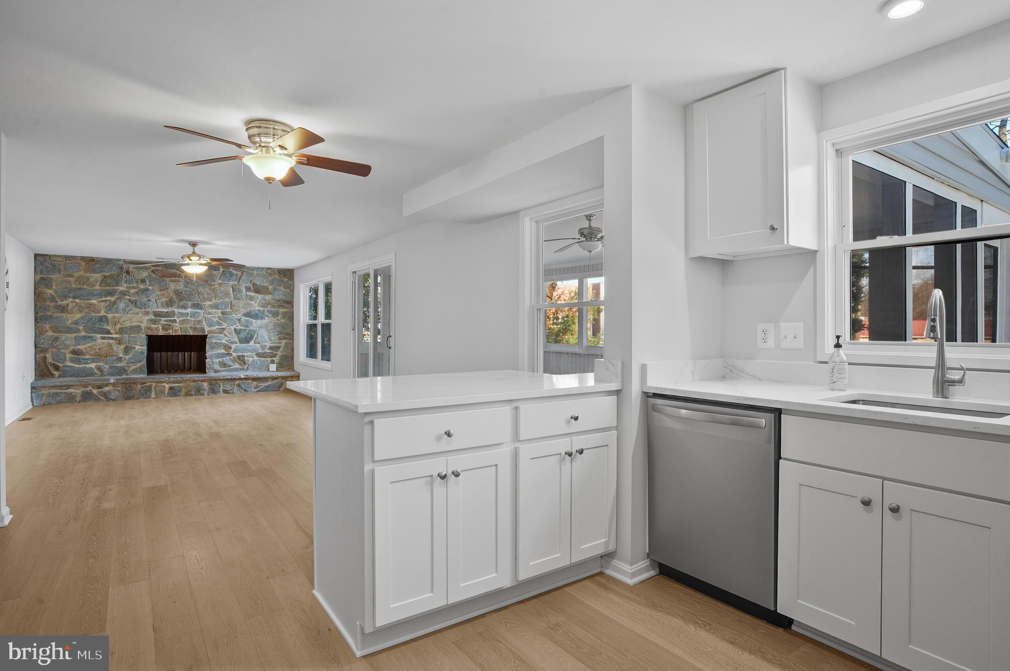 3092 Sussex Place Riva, MD 21140 - Photo 19 of 105 Kitchen Peninsula