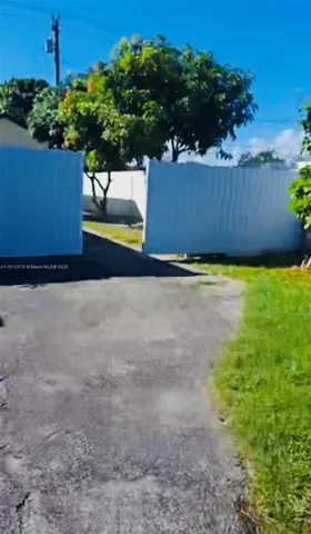 a view of a tennis court