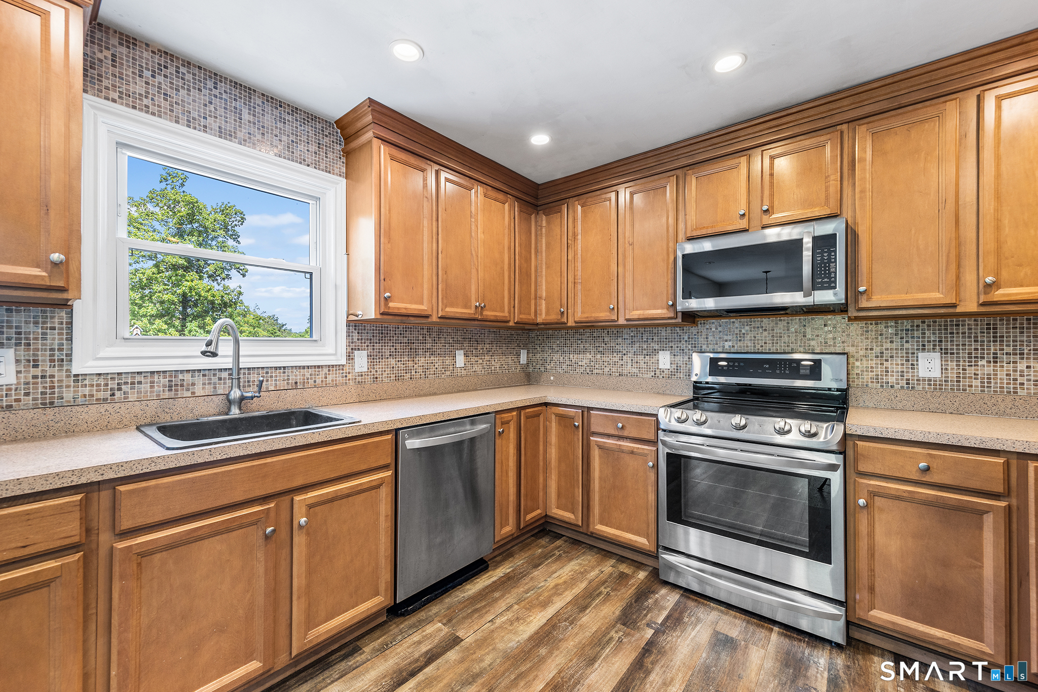 45 East Gate Road Danbury, CT 06811 - Photo 7 of 39