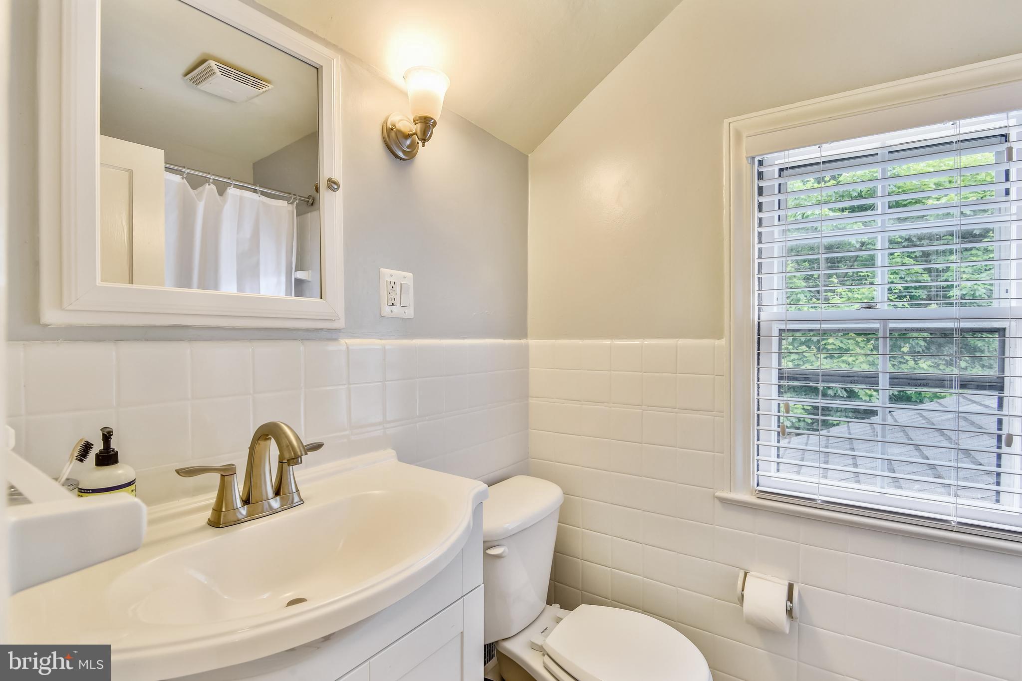 5609 Harwick Road Bethesda, MD 20816 - Photo 30 of 48 Hall Bath upstairs