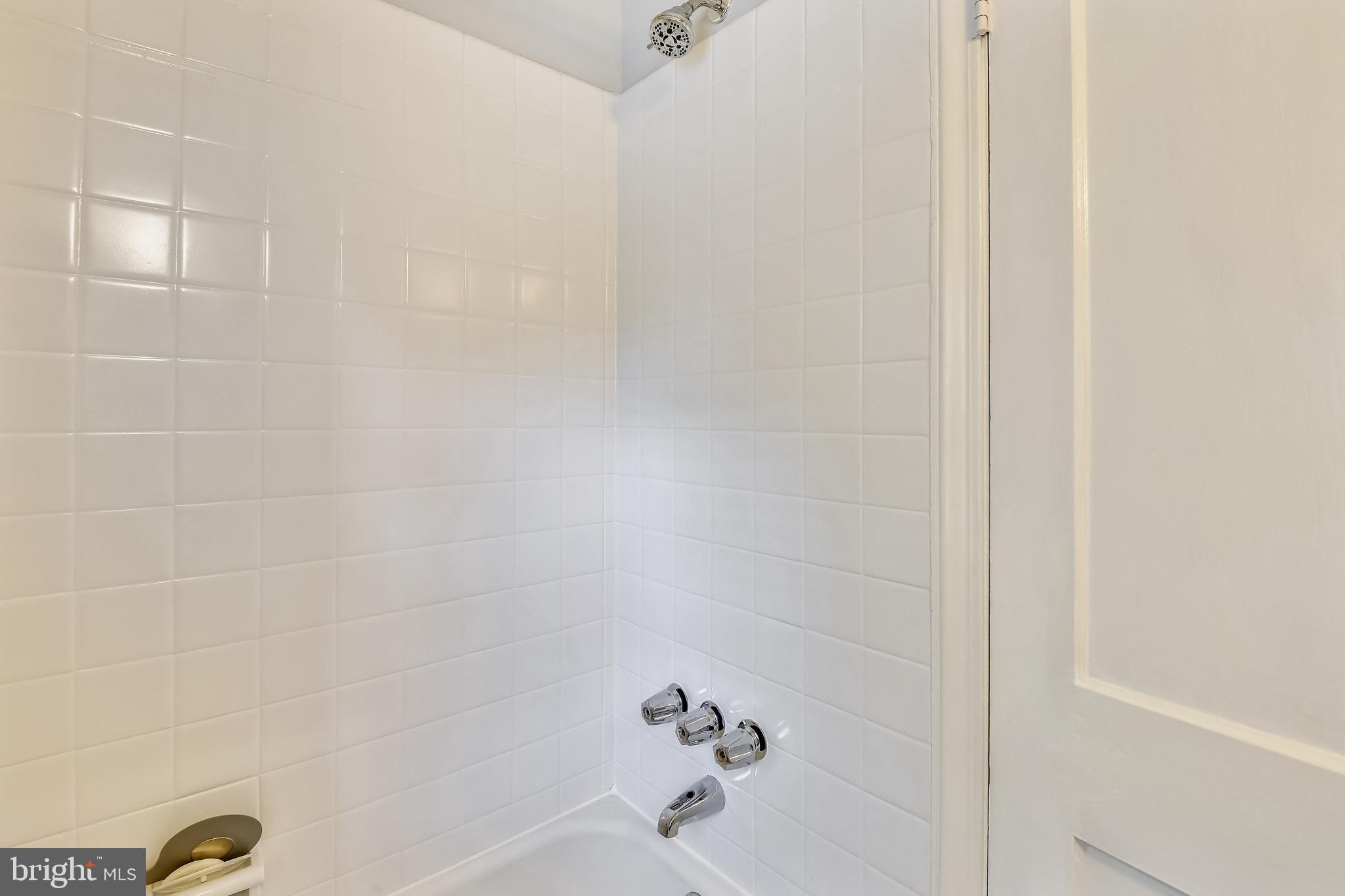 5609 Harwick Road Bethesda, MD 20816 - Photo 31 of 48 Hall Bath tub
