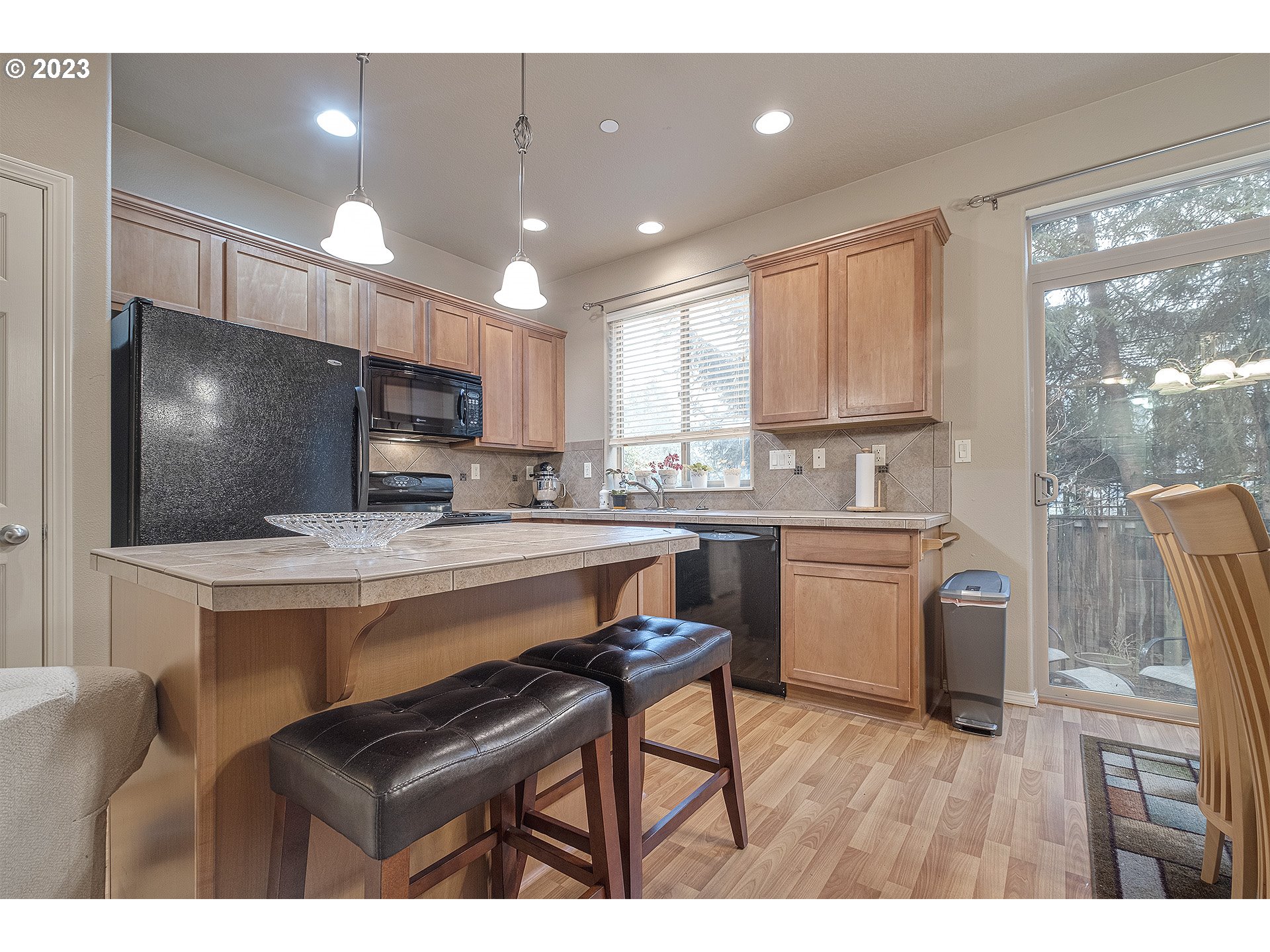 15579 Southwest Stone Ridge Circle Beaverton, OR 97007 - Photo 11 of 25 Kitchen