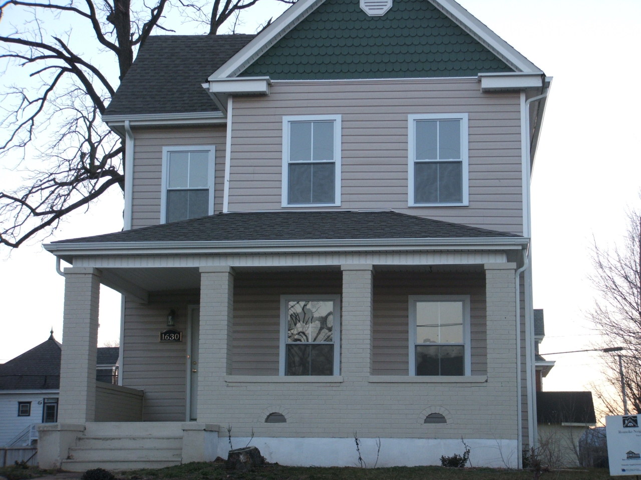1630 Rorer Avenue Southwest Roanoke, VA 24016 - Photo 1 of 10 FRONT