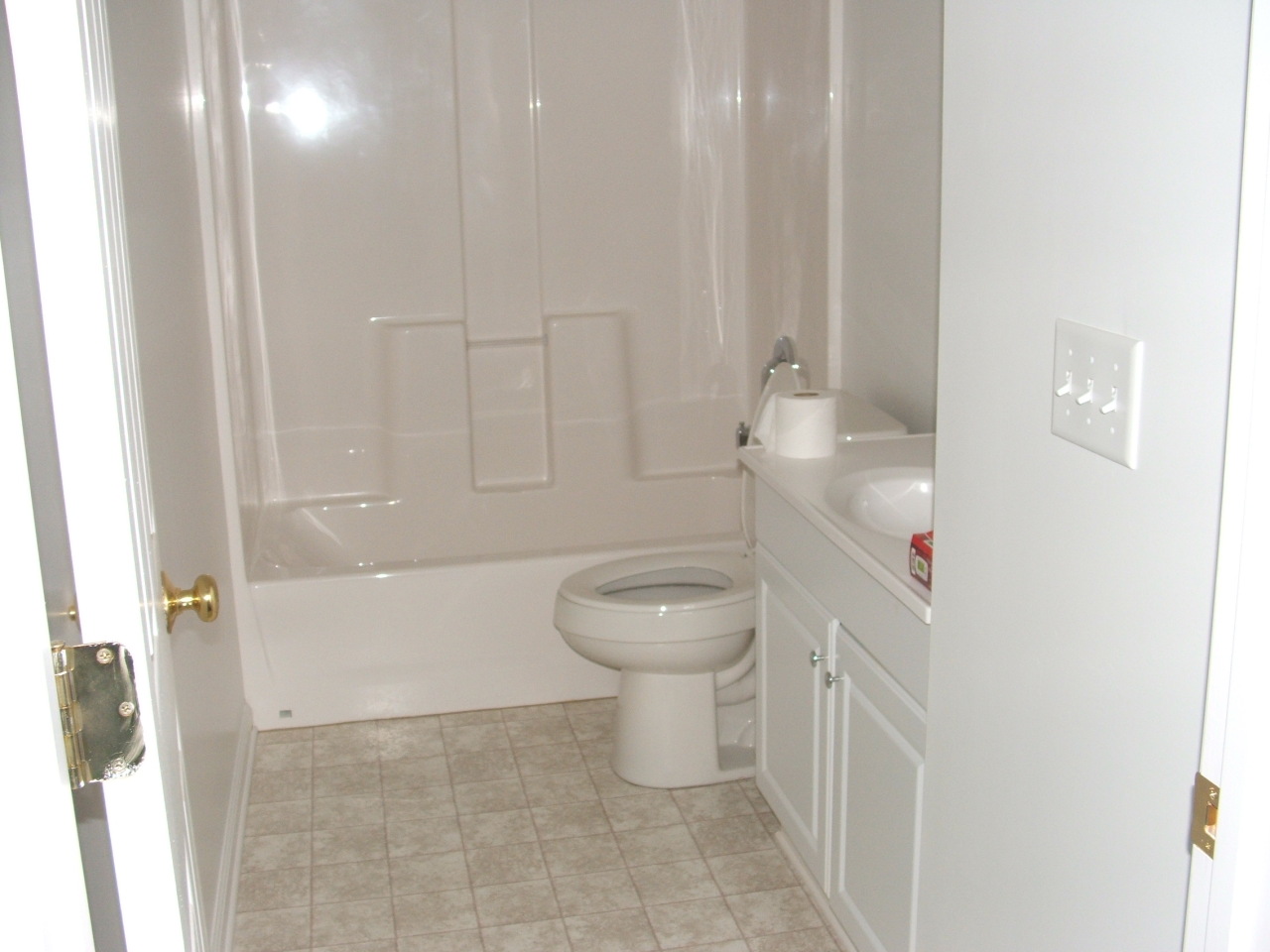 1630 Rorer Avenue Southwest Roanoke, VA 24016 - Photo 3 of 10 1630 FULL BATH