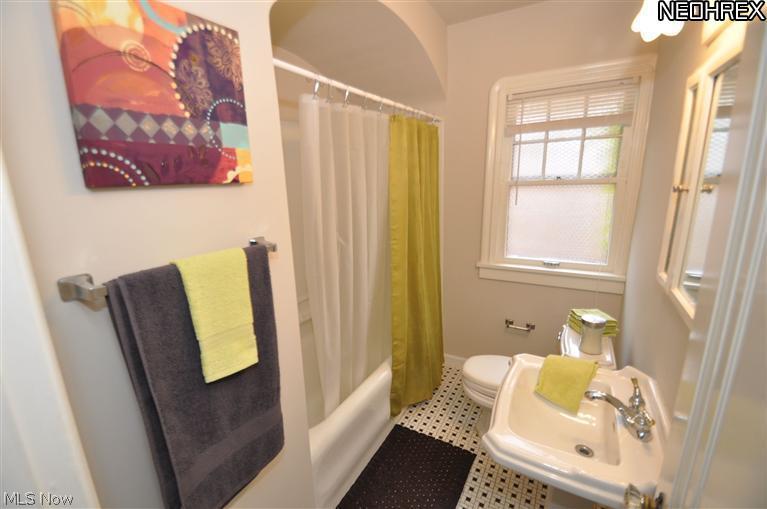 1040 Pennfield Road Cleveland, OH 44121 - Photo 13 of 18