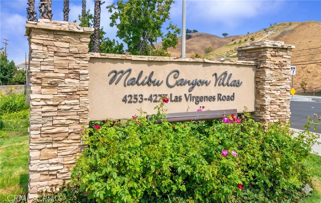 4277-1 Las Virgenes Road Calabasas, CA 91302 - Photo 5 of 28 PRIVATE front location, End unit, No neighbors on either side, Direct access. Original owners. Rare opportunity! A must see!!