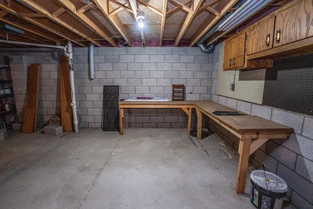 $249,900 | 1925 Hilltop Drive, West Bend, WI 53095