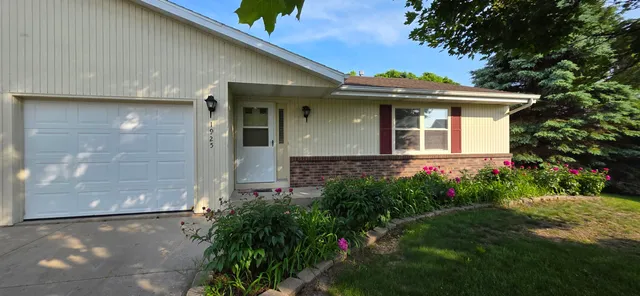 $249,900 | 1925 Hilltop Drive, West Bend, WI 53095