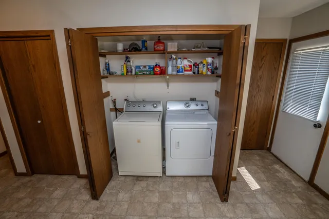 $249,900 | 1925 Hilltop Drive, West Bend, WI 53095