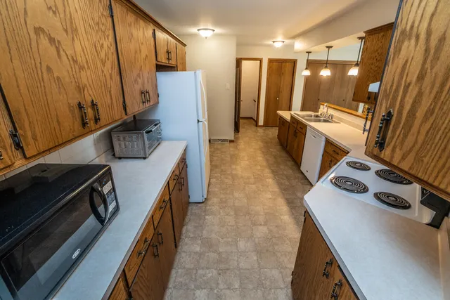 $249,900 | 1925 Hilltop Drive, West Bend, WI 53095