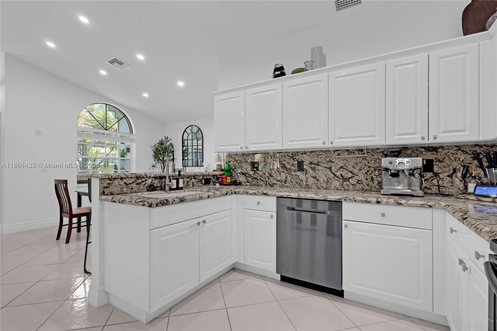8273 Vía Di Veneto Boca Raton, FL 33496 - Photo 18 of 37 Gallery Image 18