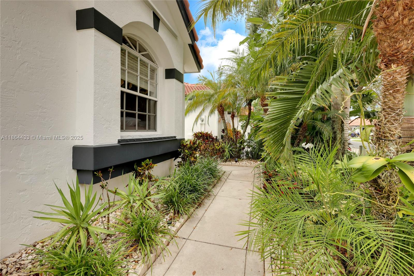 8273 Vía Di Veneto Boca Raton, FL 33496 - Photo 3 of 37 Gallery Image 3