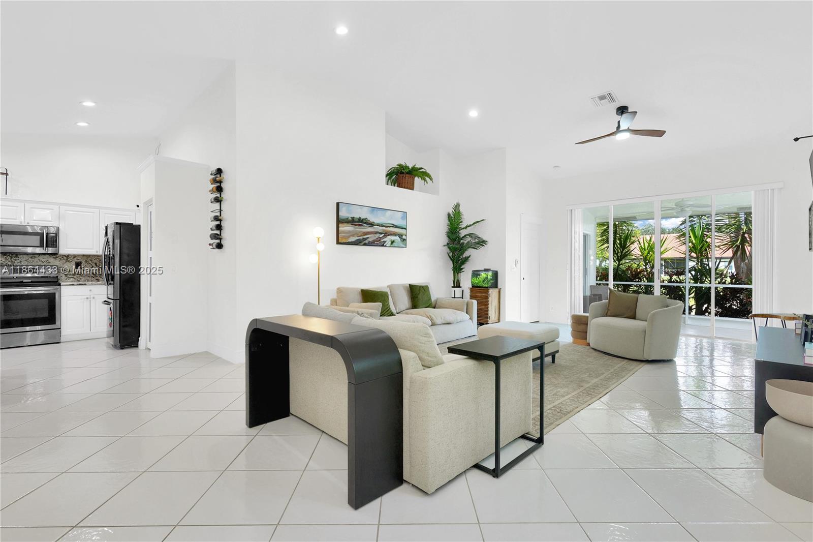 8273 Vía Di Veneto Boca Raton, FL 33496 - Photo 8 of 37 Gallery Image 8