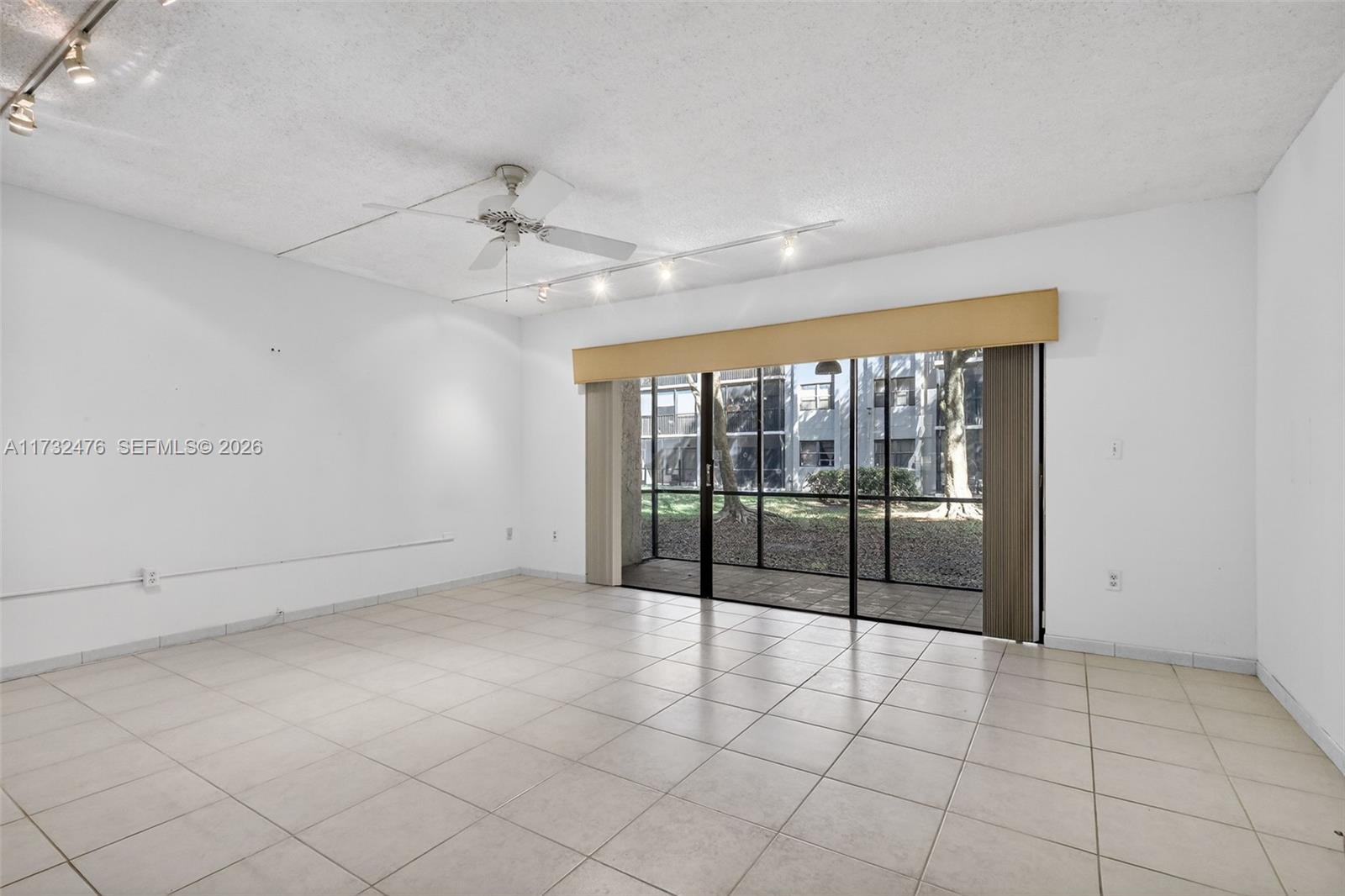481 Ives Dairy Road, Unit 1054 Miami, FL 33179 - Photo 7 of 36