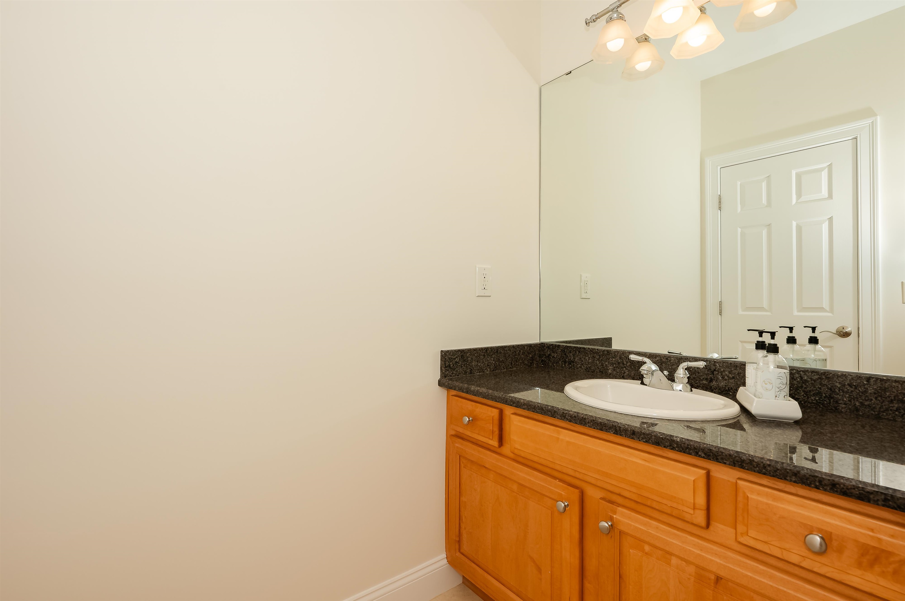 24 Harbor Road, Unit 10 Hampton, NH 03842 - Photo 4 of 40