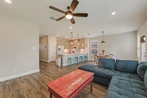 $325,000 | 1008 Estes Park, Taylor, TX 76574
