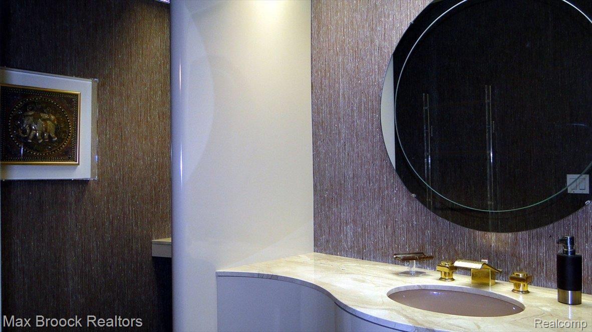 4786 Pickering Road Bloomfield Hills, MI 48301 - Photo 4 of 25 Powder Room