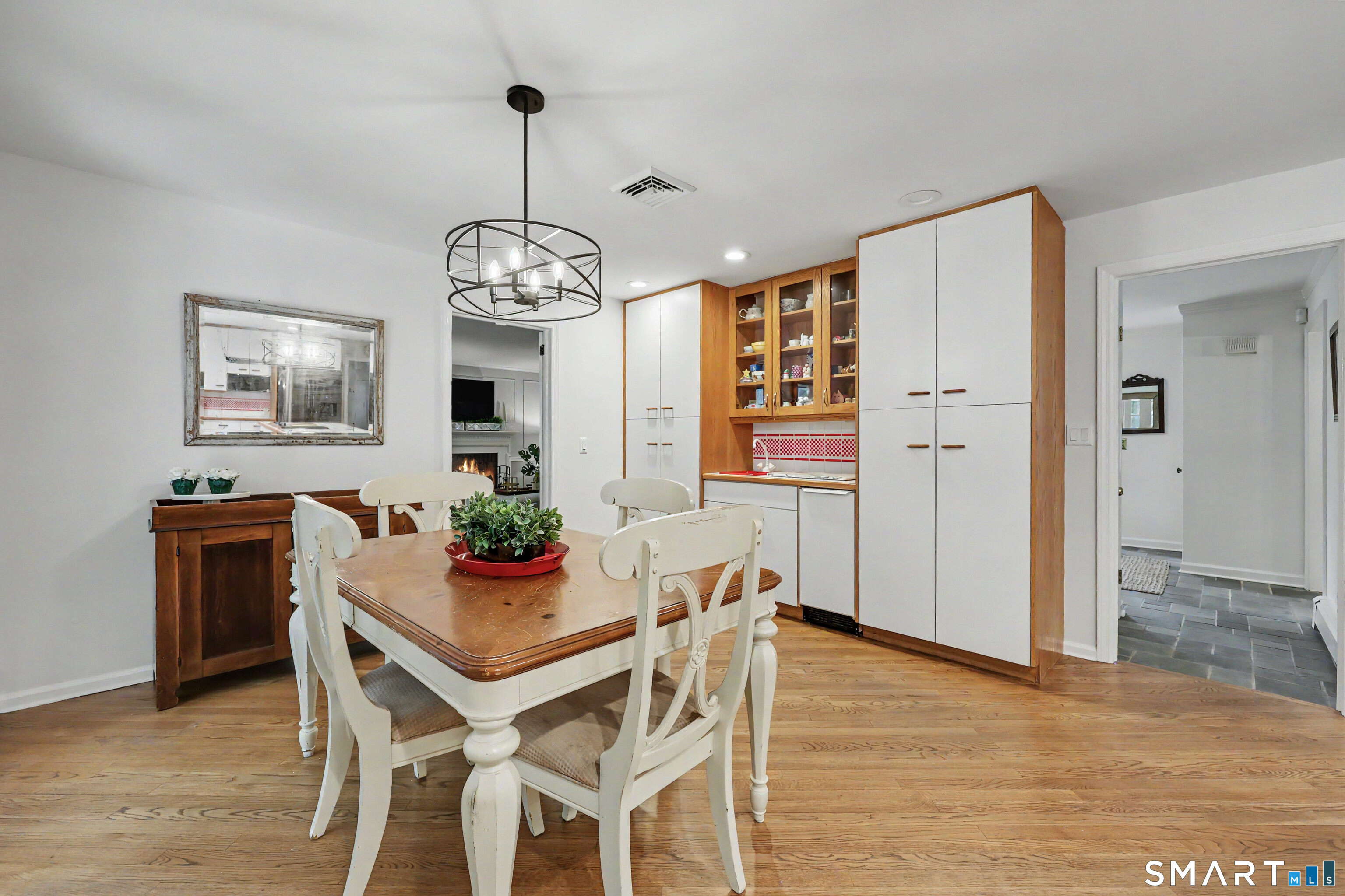 475 Eleven O'Clock Road Fairfield, CT 06824 - Photo 10 of 38 Gallery Image 10