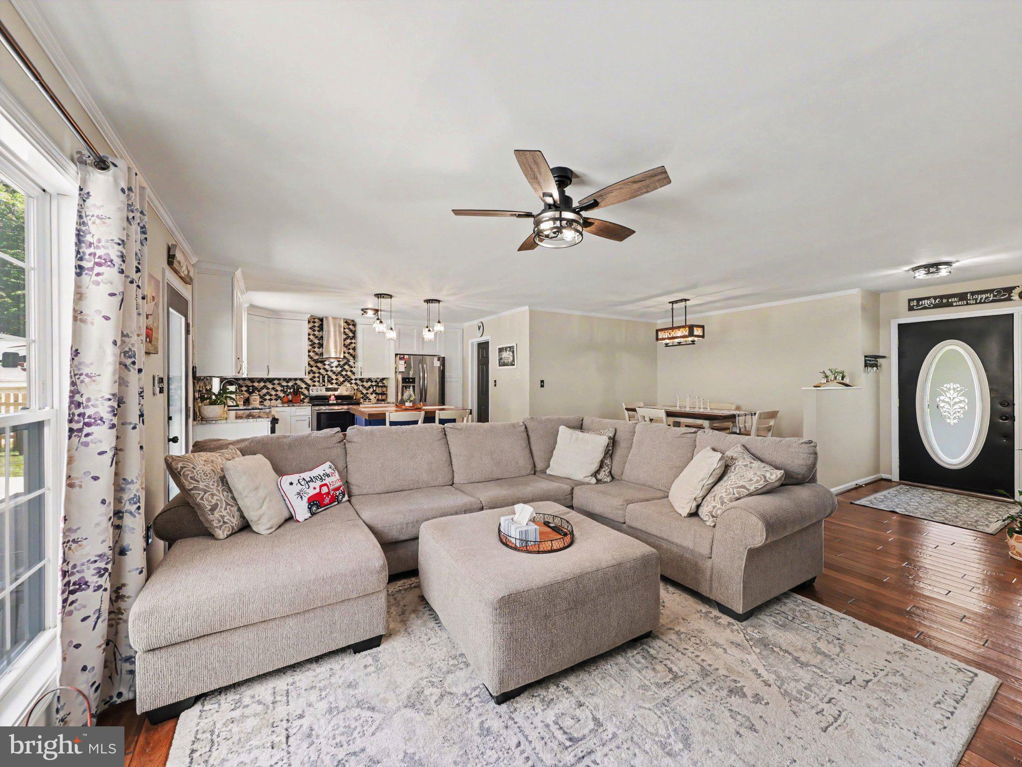 7462 Keith Road Warrenton, VA 20186 - Photo 11 of 37 Living Room
